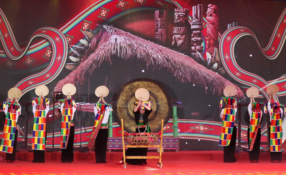 Đặc sắc Liên hoan nghệ thuật quần chúng và trình diễn trang phục dân tộc Mường - ảnh 21