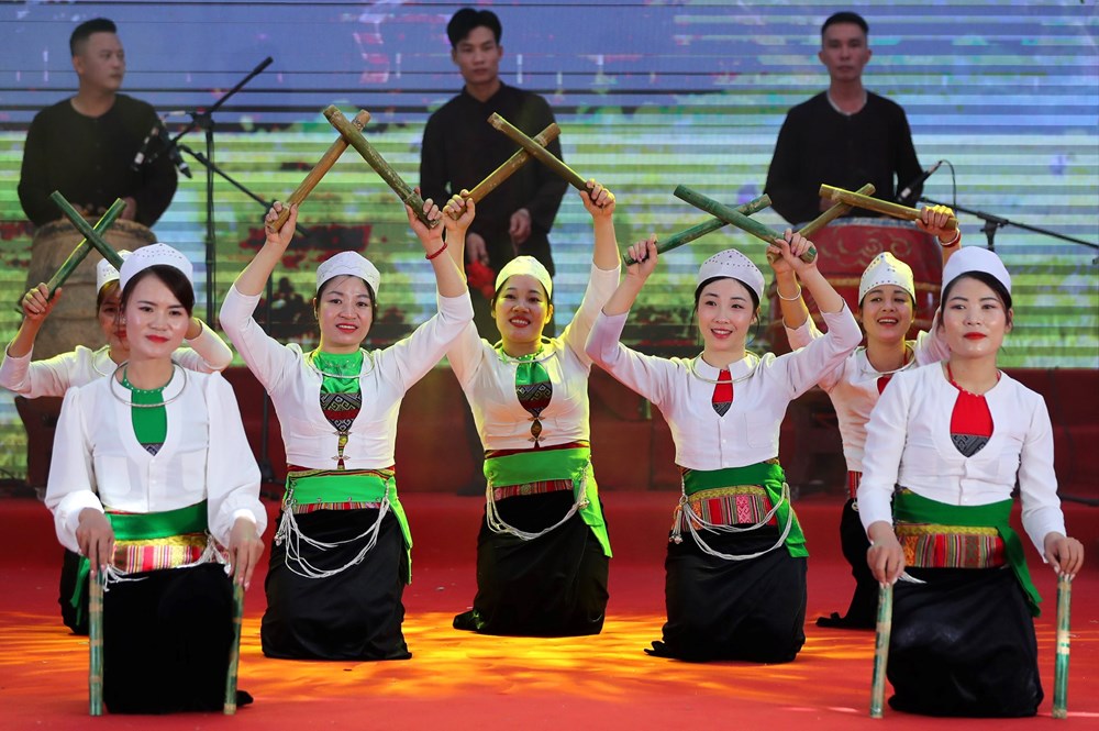 Đặc sắc Liên hoan nghệ thuật quần chúng và trình diễn trang phục dân tộc Mường - ảnh 16
