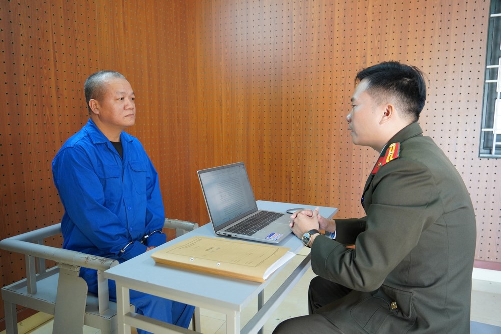 Khởi tố đối tượng làm giả tài liệu của cơ quan, tổ chức - ảnh 2