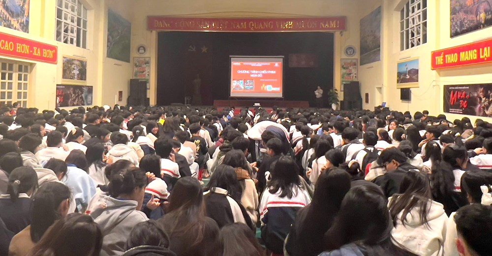 Học sinh dân tộc nội trú Điện Biên được xem miễn phí phim “Mưa đỏ” - ảnh 1