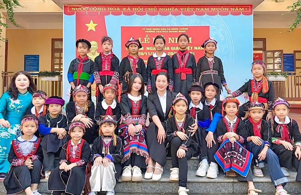 Giữ gìn bản sắc văn hoá trong trường học ở xã vùng cao Đông Cuông - ảnh 3