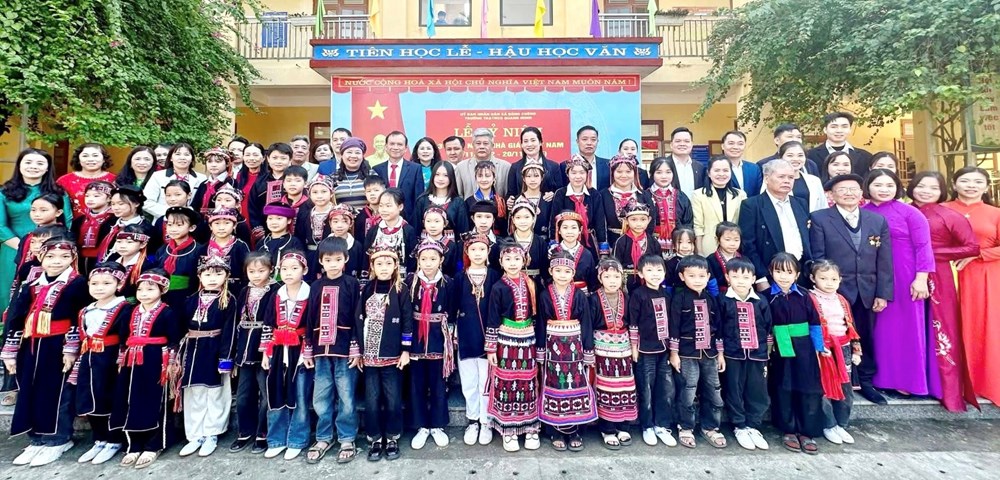 Giữ gìn bản sắc văn hoá trong trường học ở xã vùng cao Đông Cuông - ảnh 1