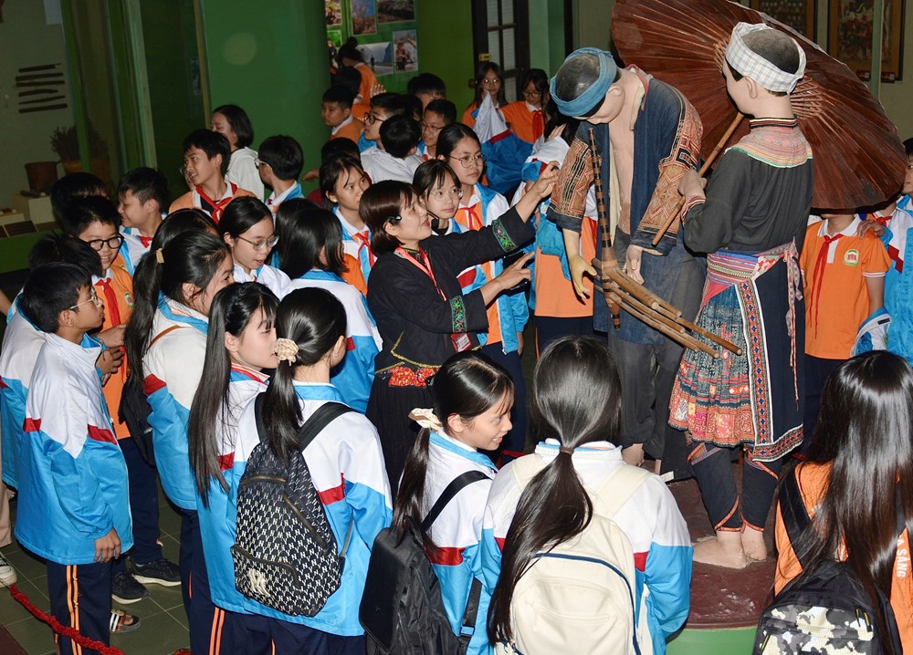 “Thắp lửa” tình yêu di sản văn hóa các dân tộc bằng giáo dục trải nghiệm - ảnh 1
