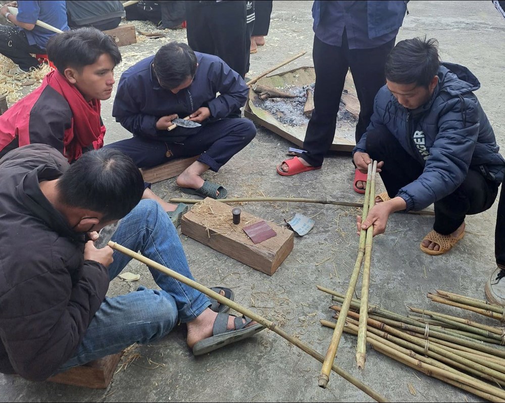 Để tiếng Khèn Mông ngân vang trên đỉnh Tà Xùa - ảnh 3