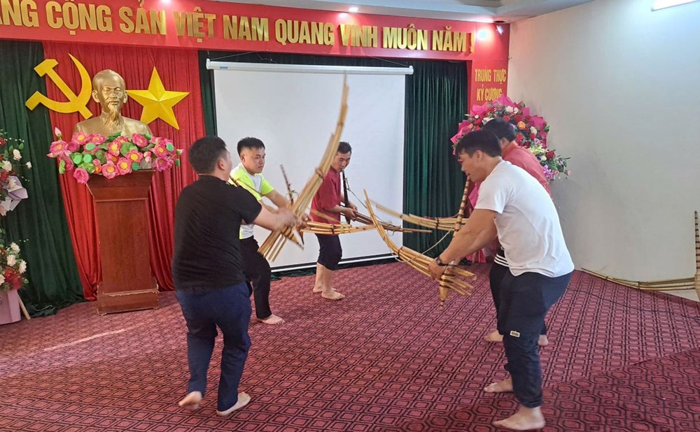Để tiếng Khèn Mông ngân vang trên đỉnh Tà Xùa - ảnh 7