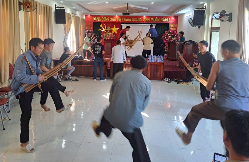 Để tiếng Khèn Mông ngân vang trên đỉnh Tà Xùa - ảnh 6