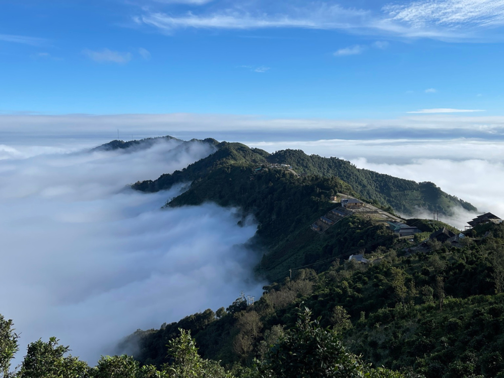 Để tiếng Khèn Mông ngân vang trên đỉnh Tà Xùa - ảnh 1