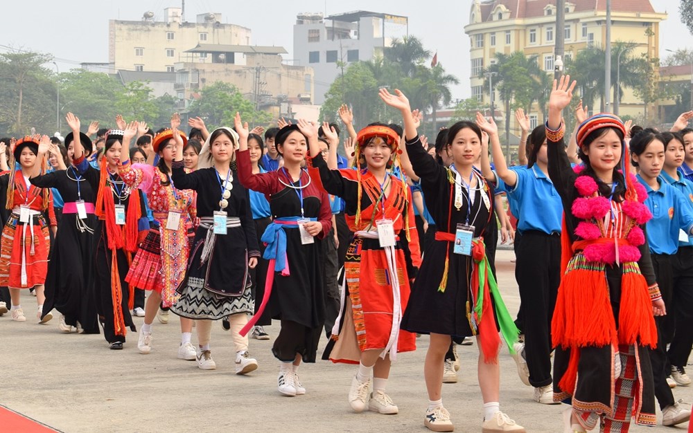 Tuyên Quang xây dựng môi trường giáo dục giàu tính nhân văn, đậm đà bản sắc dân tộc - ảnh 1