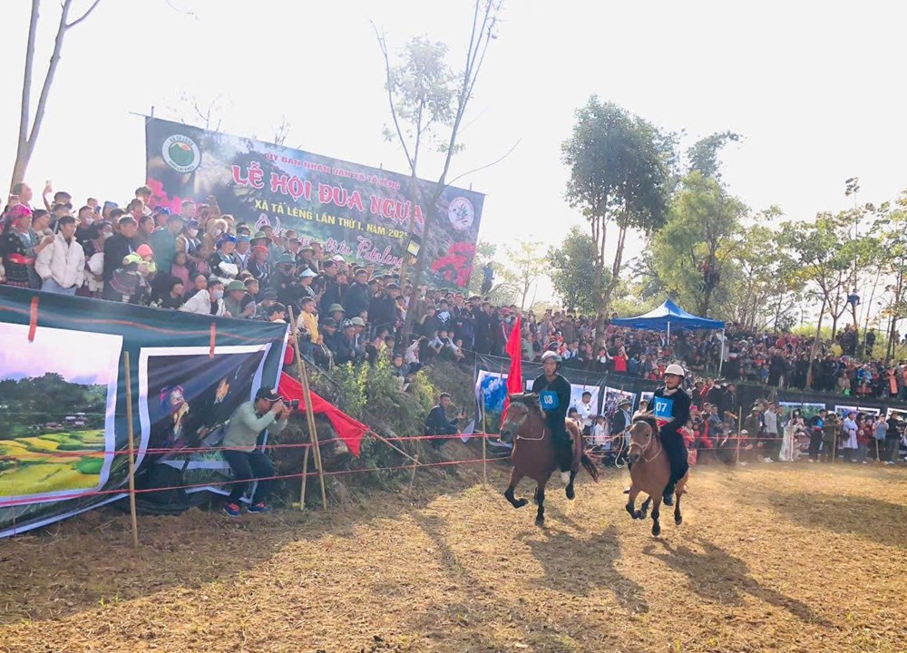 Sôi động lễ hội đua ngựa của đồng bào dân tộc Mông nơi rẻo cao Tả Lèng - ảnh 1