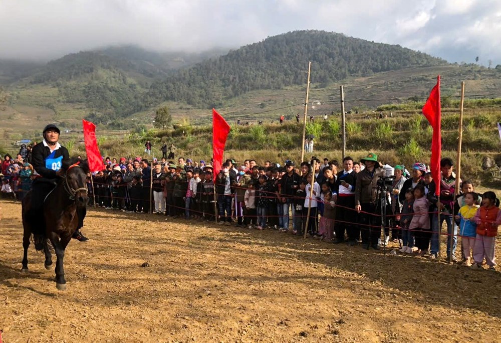Sôi động lễ hội đua ngựa của đồng bào dân tộc Mông nơi rẻo cao Tả Lèng - ảnh 2