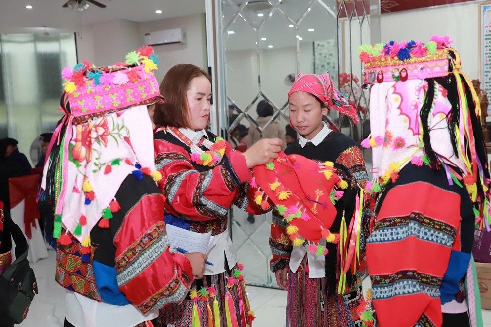 Truyền dạy bảo tồn, phát huy nghệ thuật dân ca, dân vũ dân tộc Lô Lô - ảnh 2