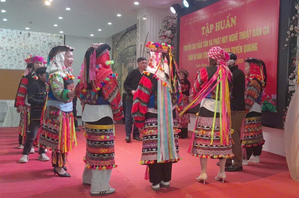 Truyền dạy bảo tồn, phát huy nghệ thuật dân ca, dân vũ dân tộc Lô Lô - ảnh 5