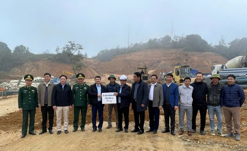 Đẩy nhanh tiến độ xây dựng trạm kiểm soát Cửa khẩu quốc tế Lóng Sập - ảnh 2