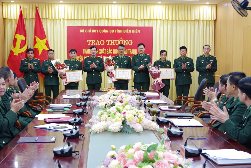 Khen thưởng tập thể, cá nhân có thành tích xuất sắc trong phòng, chống tội phạm ma tuý - ảnh 1