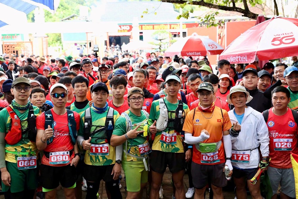 Hơn 1.250 VĐV chinh phục đỉnh núi Pu Tó Cọ, khám phá lòng chảo Mường Thanh - ảnh 2