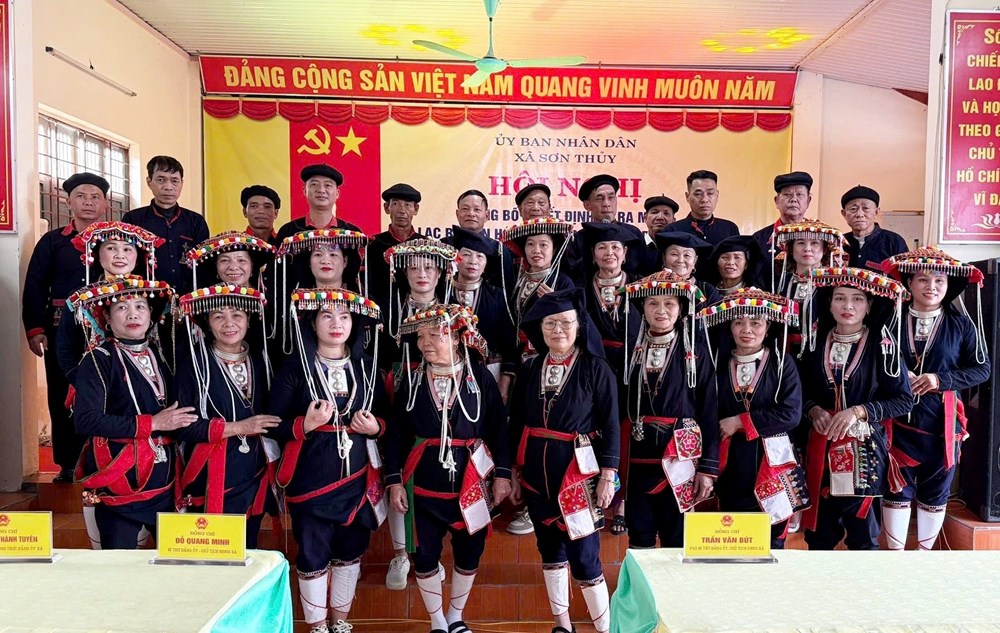 Ra mắt CLB Văn hóa dân gian dân tộc Dao Quần chẹt xã Sơn Thủy - ảnh 1