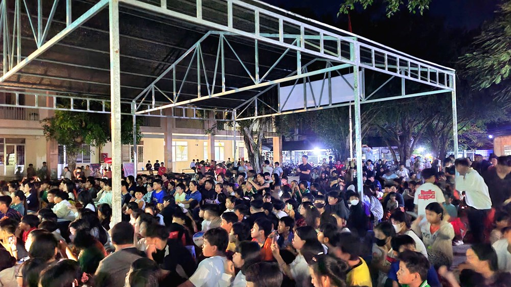 Khán giả An Giang vẫn sốt với phim “Mưa đỏ” - ảnh 2