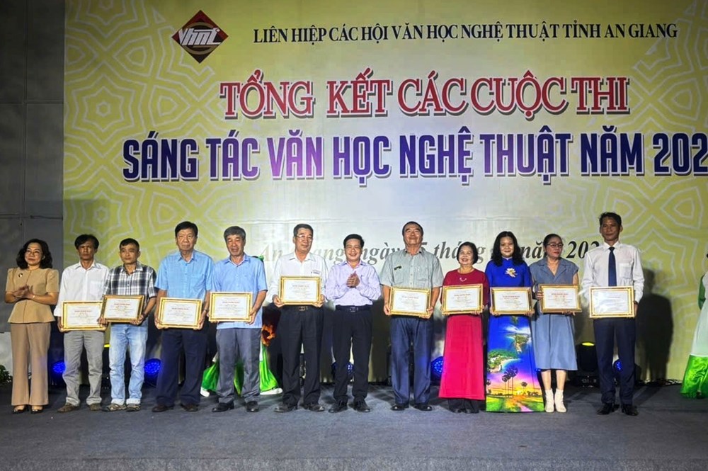 Trao giải Cuộc thi sáng tác Văn học nghệ thuật tỉnh An Giang 2025 - ảnh 1