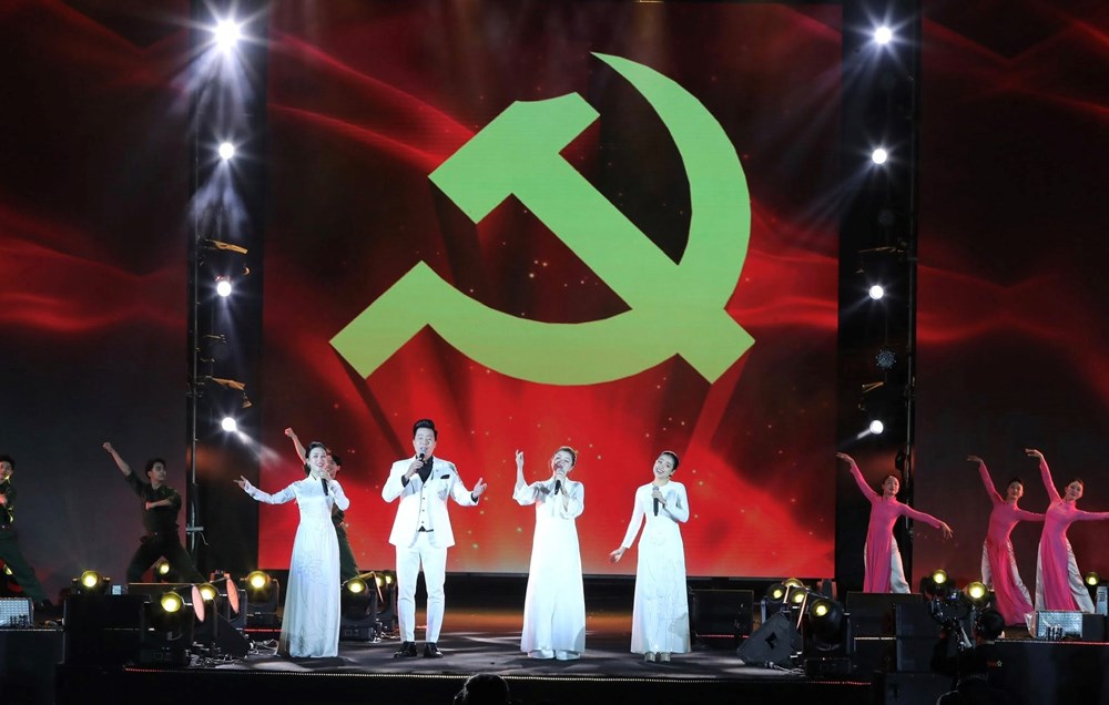 Hào hùng, sâu lắng chương trình nghệ thuật chính luận “Ánh dương“ - ảnh 3