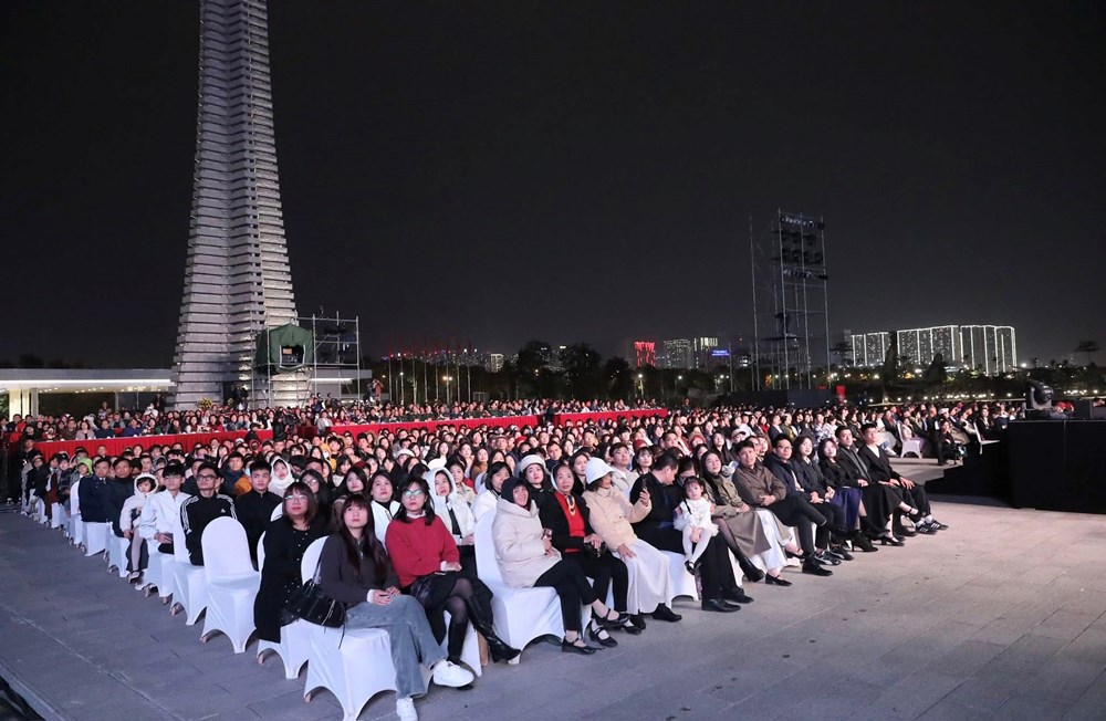 Hào hùng, sâu lắng chương trình nghệ thuật chính luận “Ánh dương“ - ảnh 14