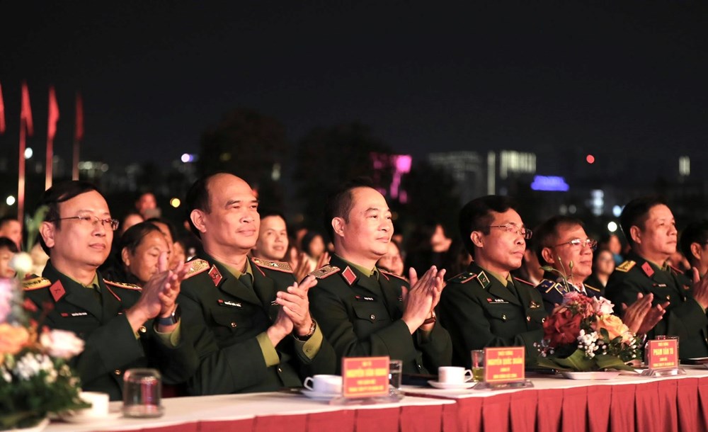Hào hùng, sâu lắng chương trình nghệ thuật chính luận “Ánh dương“ - ảnh 13