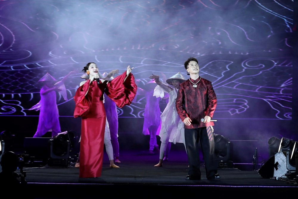 Hào hùng, sâu lắng chương trình nghệ thuật chính luận “Ánh dương“ - ảnh 12