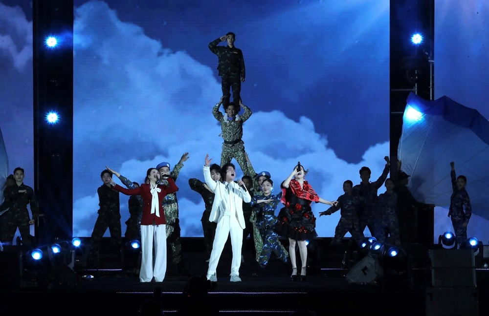 Hào hùng, sâu lắng chương trình nghệ thuật chính luận “Ánh dương“ - ảnh 7