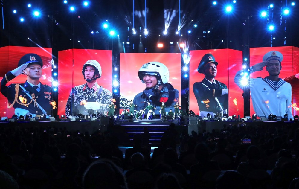 Hào hùng, sâu lắng chương trình nghệ thuật chính luận “Ánh dương“ - ảnh 4