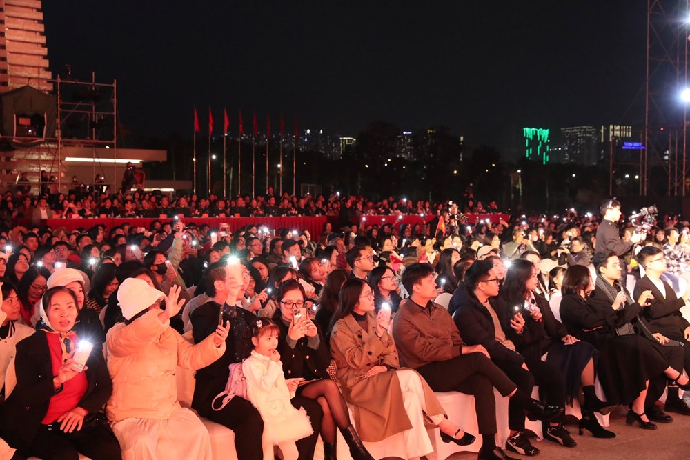 Hào hùng, sâu lắng chương trình nghệ thuật chính luận “Ánh dương“ - ảnh 15