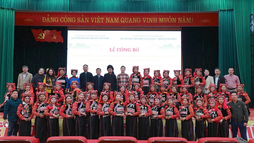 Ra mắt CLB Sinh hoạt văn hóa dân gian dân tộc Hà Nhì tại xã Sín Thầu - ảnh 1