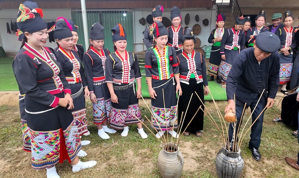 Lễ hội Mạ Muôn Mạ Mệ - nét đẹp văn hóa truyền thống dân tộc Khơ Mú ở Điện Biên - ảnh 3