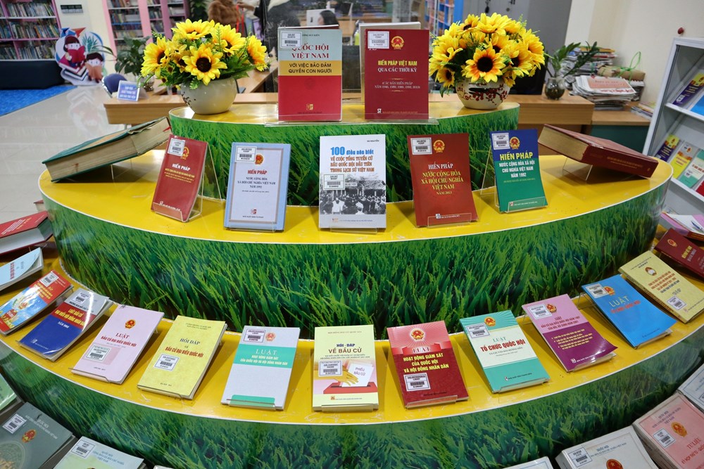 Trưng bày hơn 200 ấn phẩm, tư liệu quý về hành trình 80 năm Quốc hội Việt Nam - ảnh 1