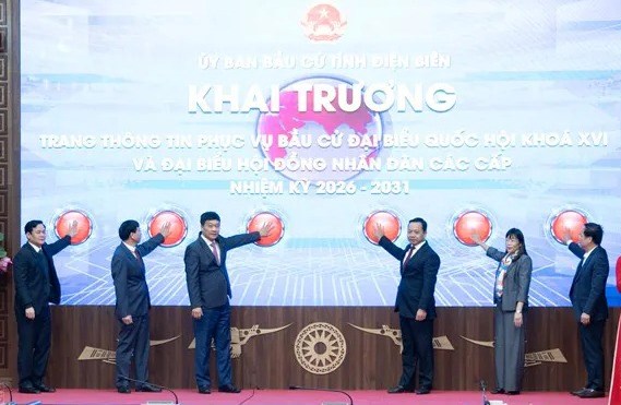 Trưng bày tài liệu, hình ảnh tuyên truyền và khai trương trang thông tin phục vụ bầu cử - ảnh 1