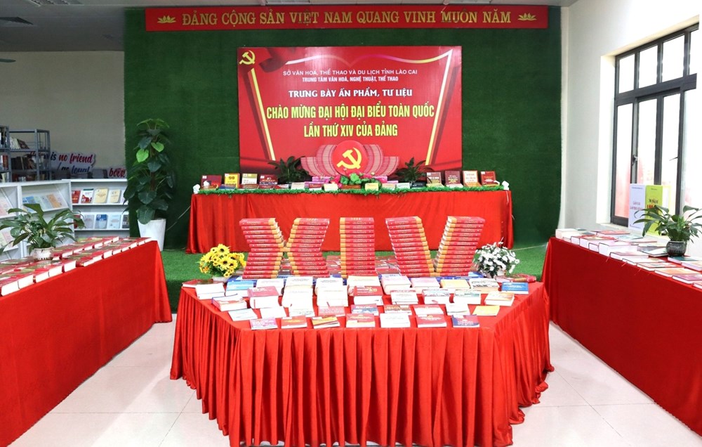 Trưng bày hơn 300 ấn phẩm, tư liệu chào mừng Đại hội lần thứ XIV của Đảng - ảnh 1