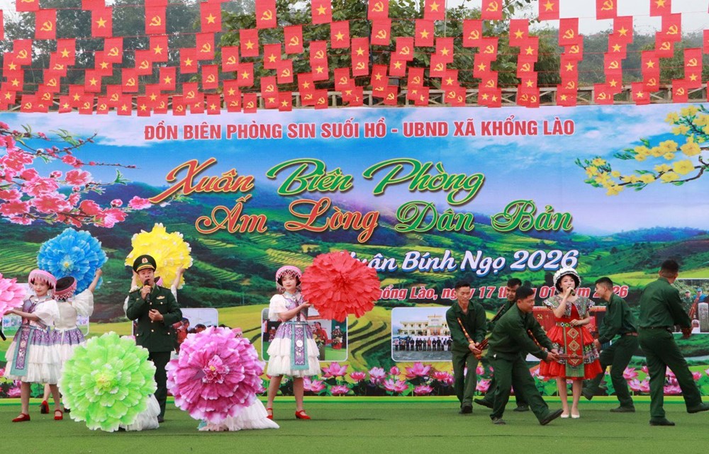 Mang mùa Xuân đến với đồng bào các dân tộc nơi biên cương Tổ quốc - ảnh 1