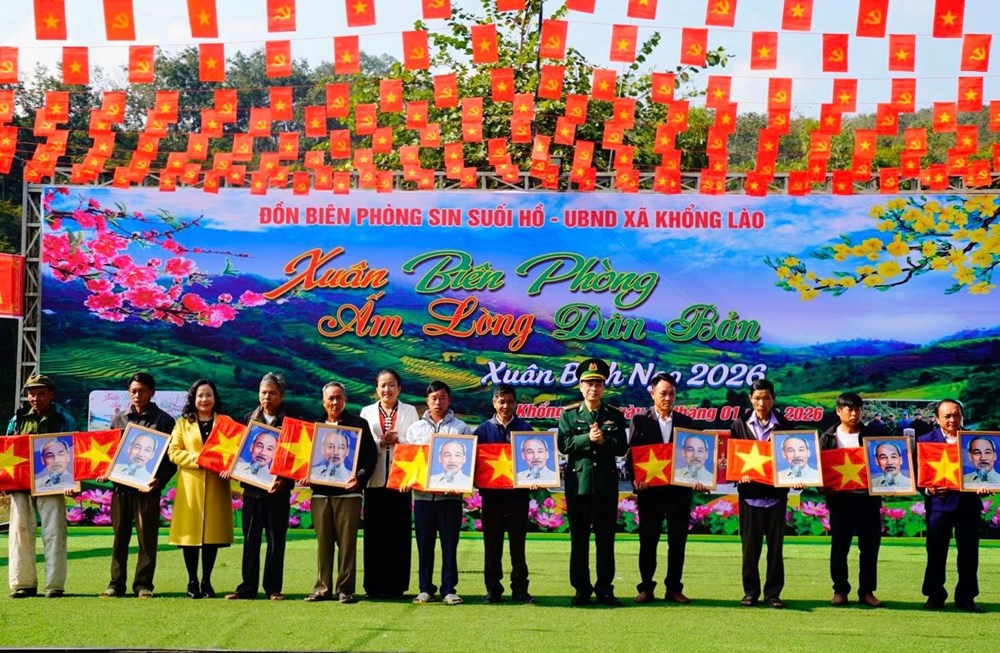 Mang mùa Xuân đến với đồng bào các dân tộc nơi biên cương Tổ quốc - ảnh 2