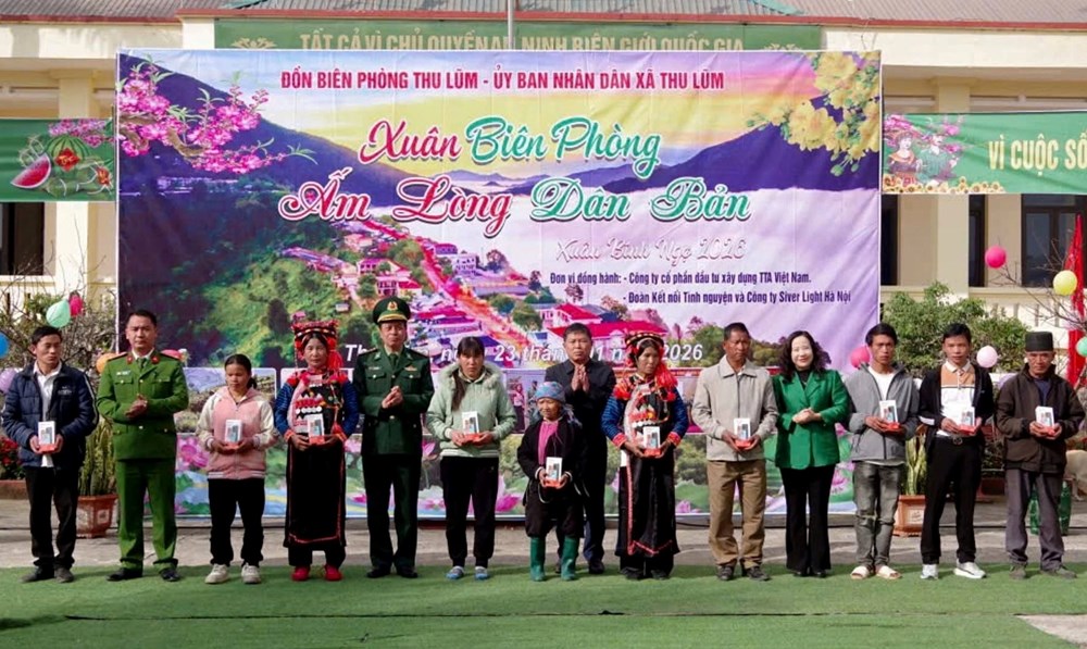 “Xuân biên phòng ấm lòng dân bản” ở xã biên giới Thu Lũm - ảnh 1