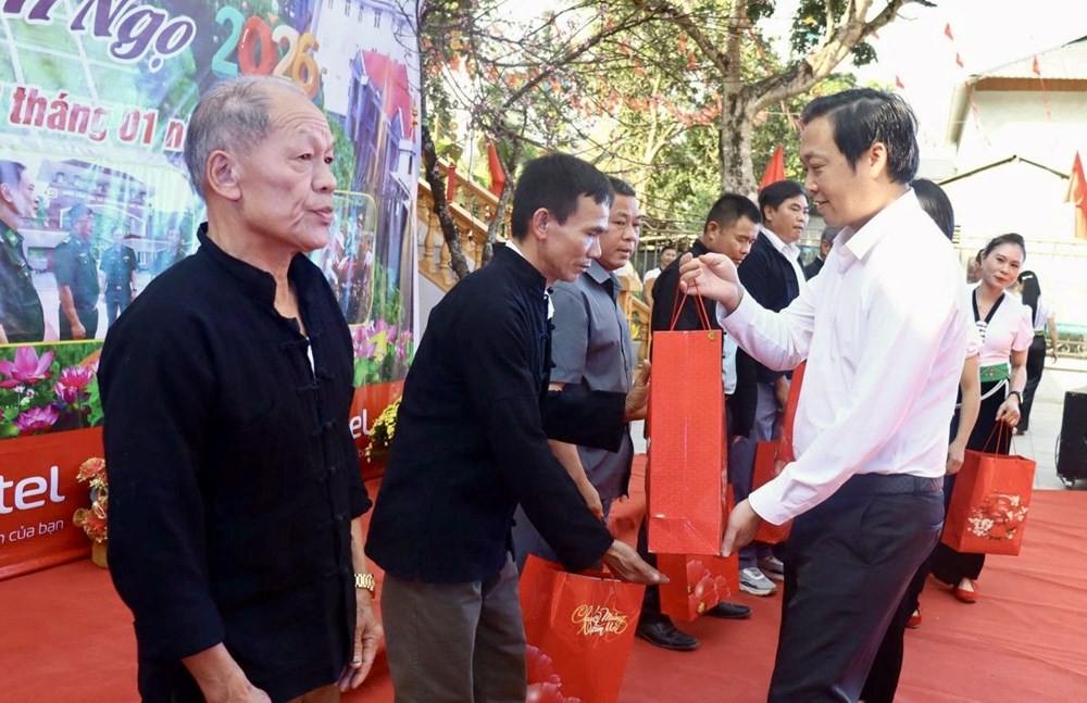 Mang Tết trọn vẹn đến với đồng bào biên giới Vàng Pheo - ảnh 2