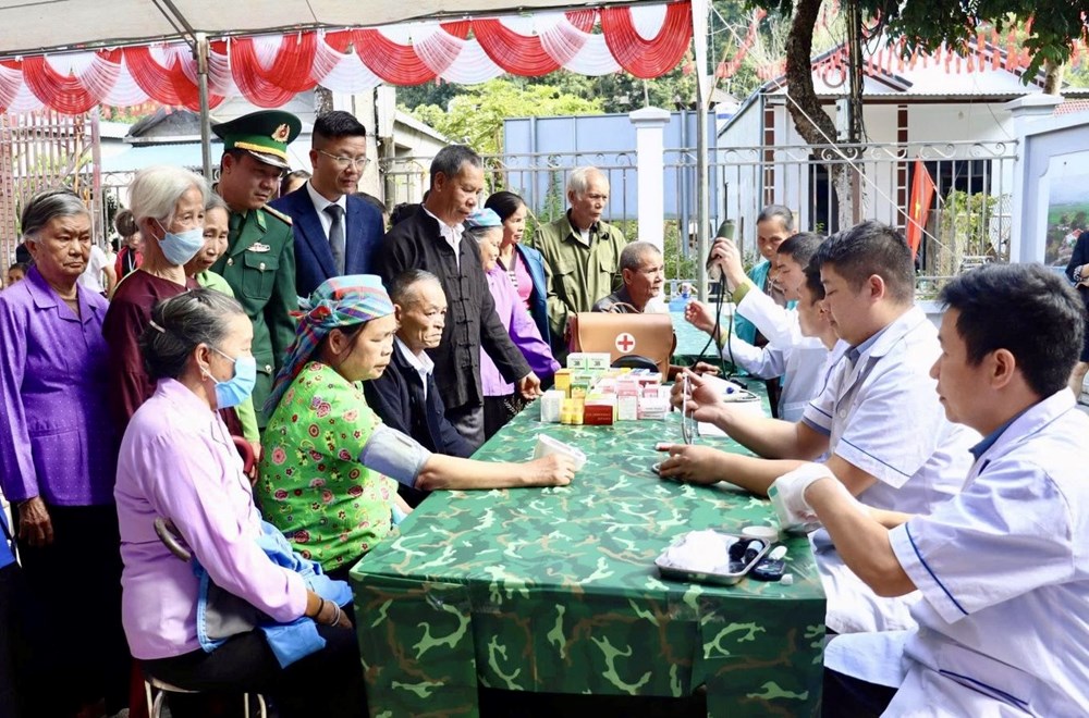 Mang Tết trọn vẹn đến với đồng bào biên giới Vàng Pheo - ảnh 3