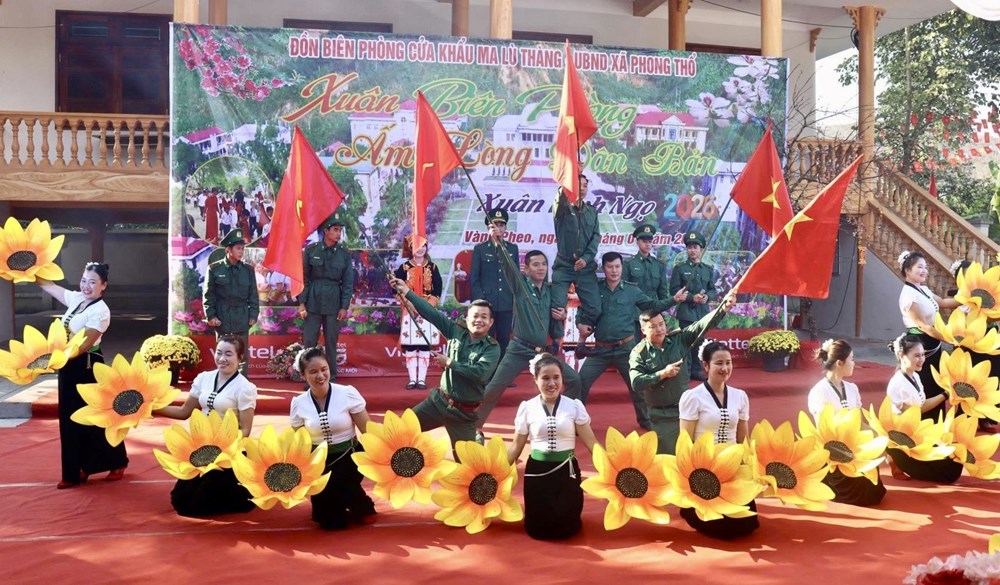 Mang Tết trọn vẹn đến với đồng bào biên giới Vàng Pheo - ảnh 1