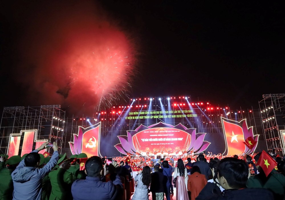 Rực rỡ chương trình “Tự hào tiến bước dưới cờ Đảng quang vinh” - ảnh 5