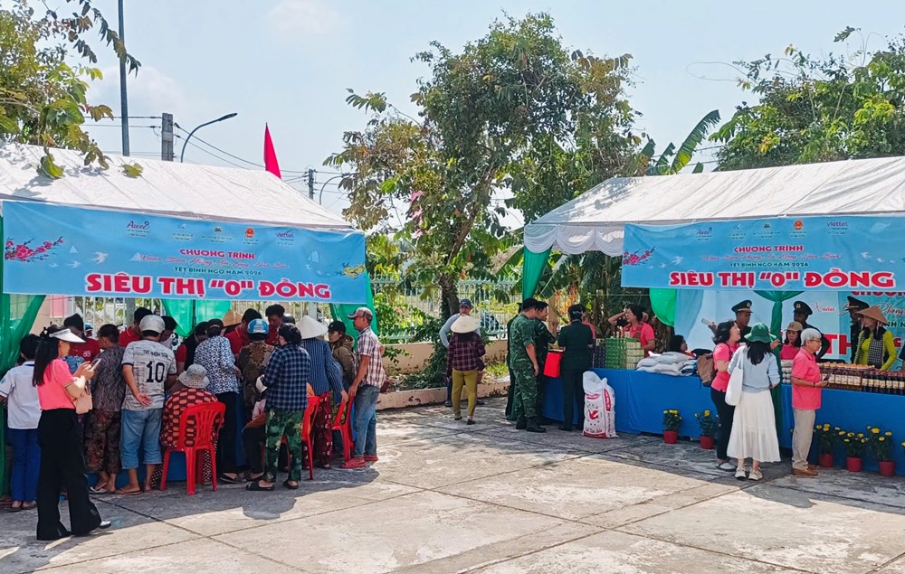 An Giang gói 500 đòn bánh tét tặng các lực lượng và người dân biên giới  - ảnh 2