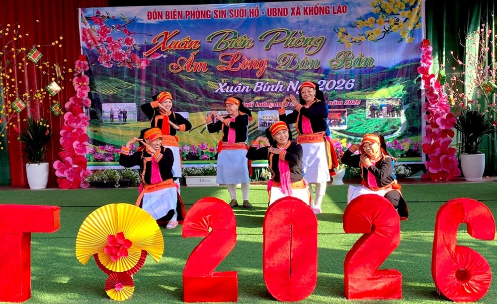 Mang không khí Tết sớm đến với đồng bào vùng biên giới Huổi Luông - ảnh 1