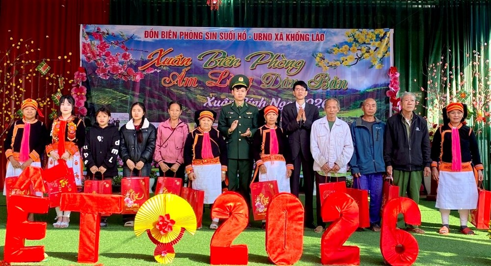 Mang không khí Tết sớm đến với đồng bào vùng biên giới Huổi Luông - ảnh 2