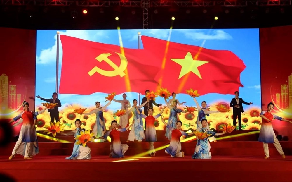 Xúc động tự hào chương trình nghệ thuật “Dâng Đảng tiếng hát mùa Xuân“ - ảnh 2