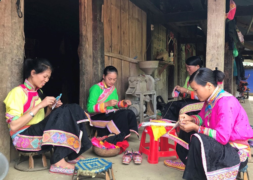 Gắn bảo tồn các giá trị văn hóa làng nghề với phát triển du lịch - ảnh 2