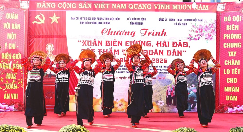 Tết thắm đượm nghĩa tình quân dân nơi biên cương Sín Thầu - ảnh 1
