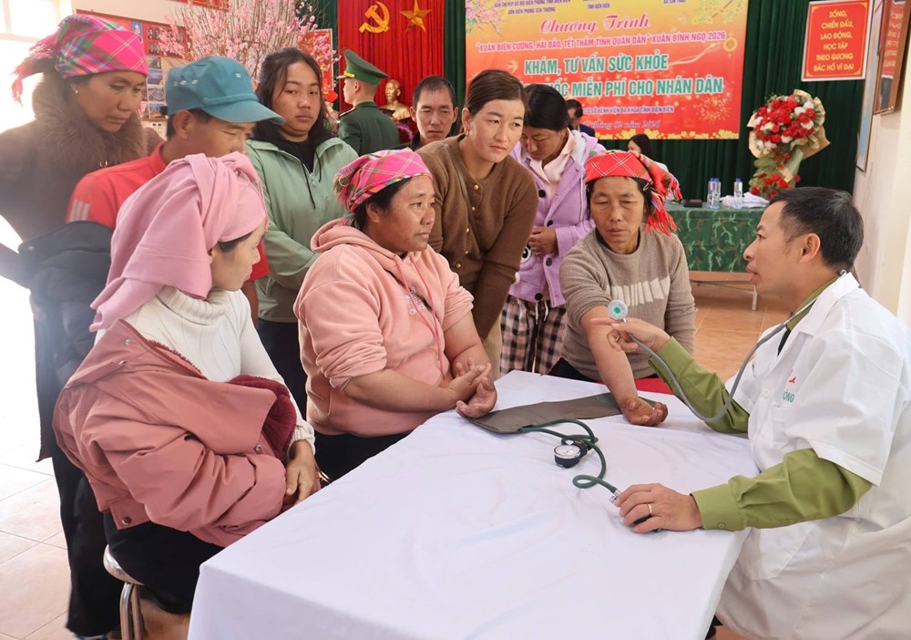 Tết thắm đượm nghĩa tình quân dân nơi biên cương Sín Thầu - ảnh 4