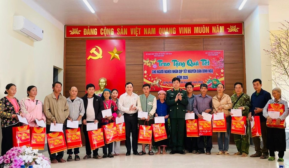 Trao tặng quà Tết cho người dân khó khăn xã vùng cao Si Pa Phìn - ảnh 1