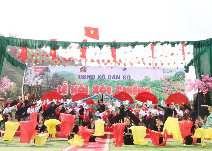 Đầu Xuân về Bản Bo vui hội xòe chiêng với đồng bào dân tộc Thái  - ảnh 1